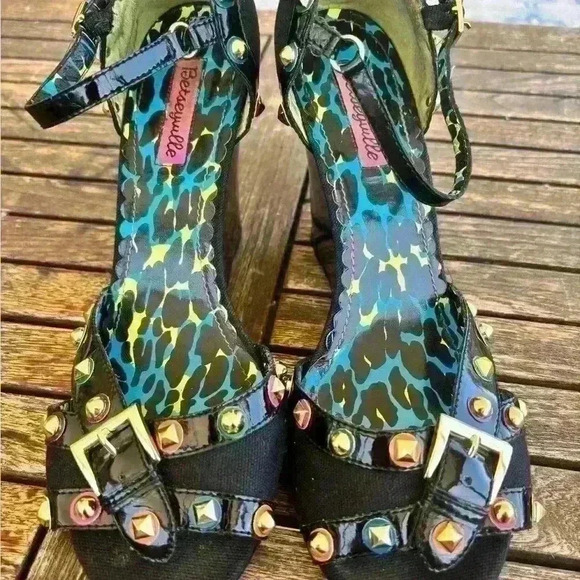 Betsey Johnson Betseyville wedge heels size 9.5 M- heel height 4” - Picture 6 of 12